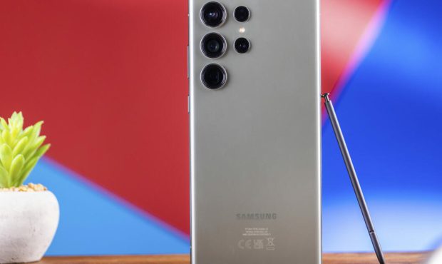 Galaxy S23 Ultra: شیرجه در یخ – و در عین حال کاربردی؟ Galaxy S23 Ultra: شیرجه در یخ – و در عین حال کاربردی؟